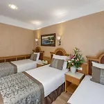 Zagreb 4*