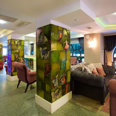Zagreb 4*