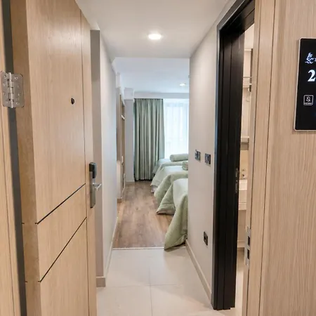 Zagreb 4*